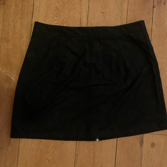XL ROMWE Skirt - Picture 2 of 3